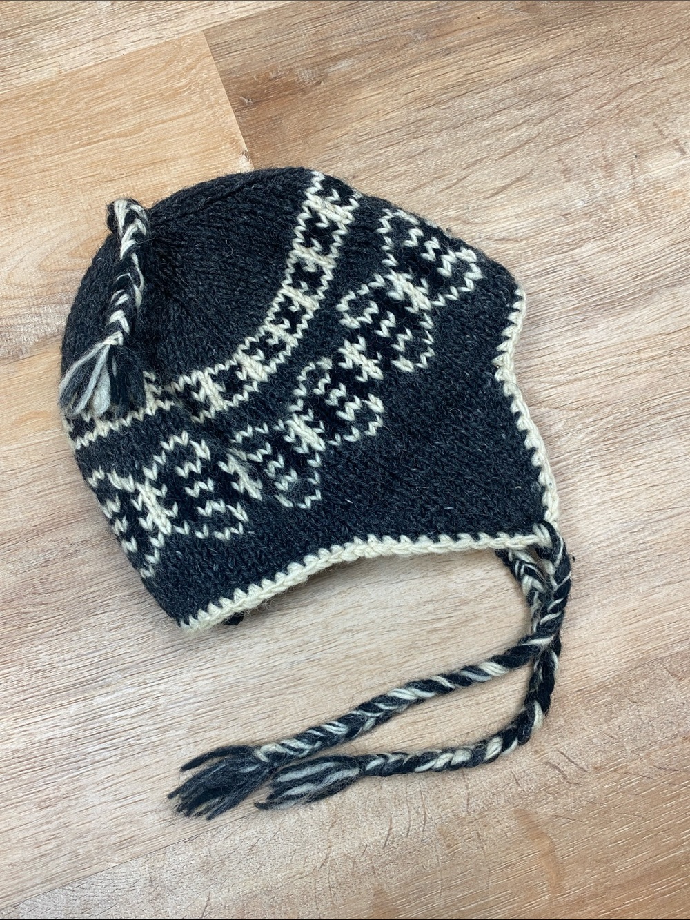 Rising International 100% Wool Winter Hat Fleece Lined Black Cream Made in Nepal